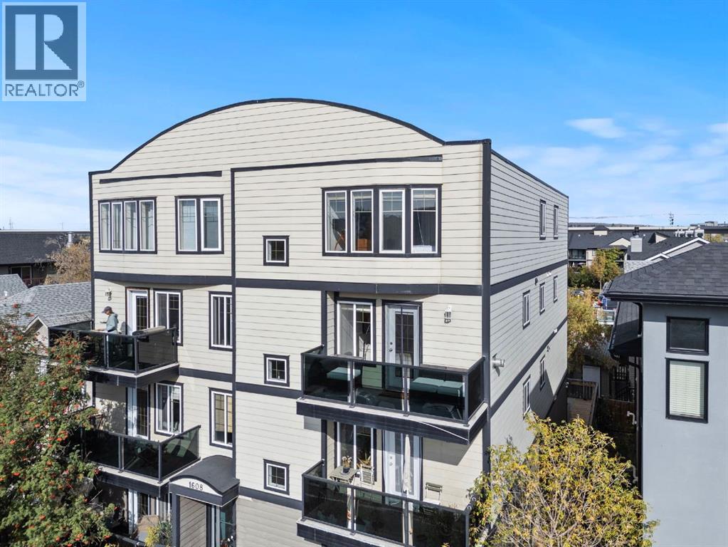 Single Family House Multi-level for Sale in    Avenue SW Sunalta Calgary 