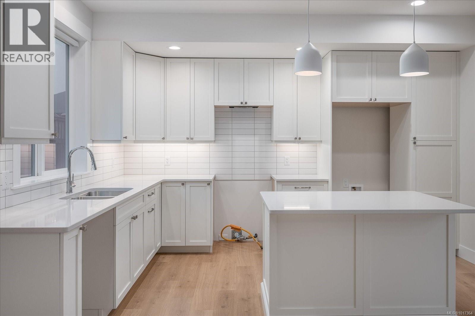 4552 SUNCREST RD - 13