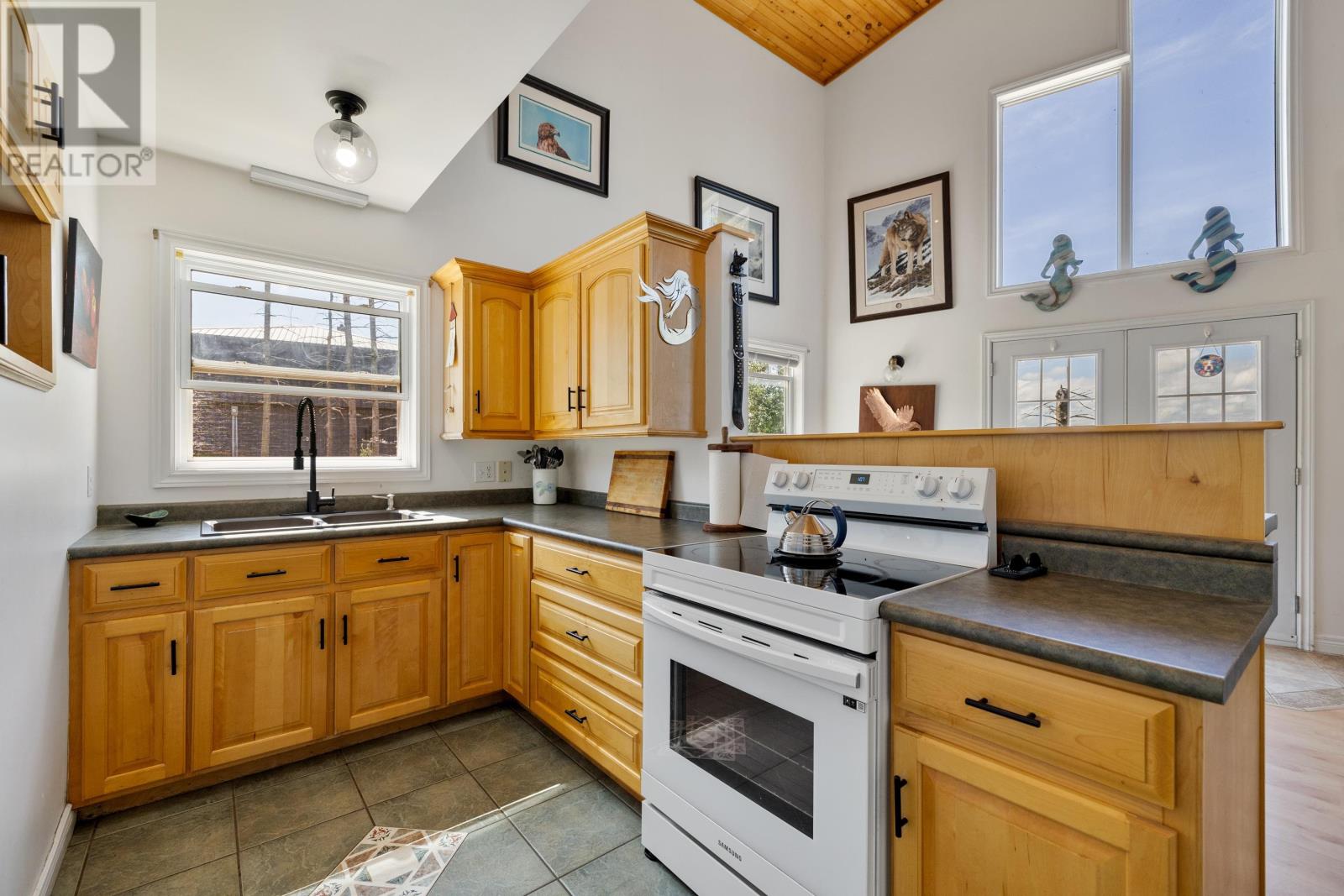 39 RIVERBANK DRIVE - 13