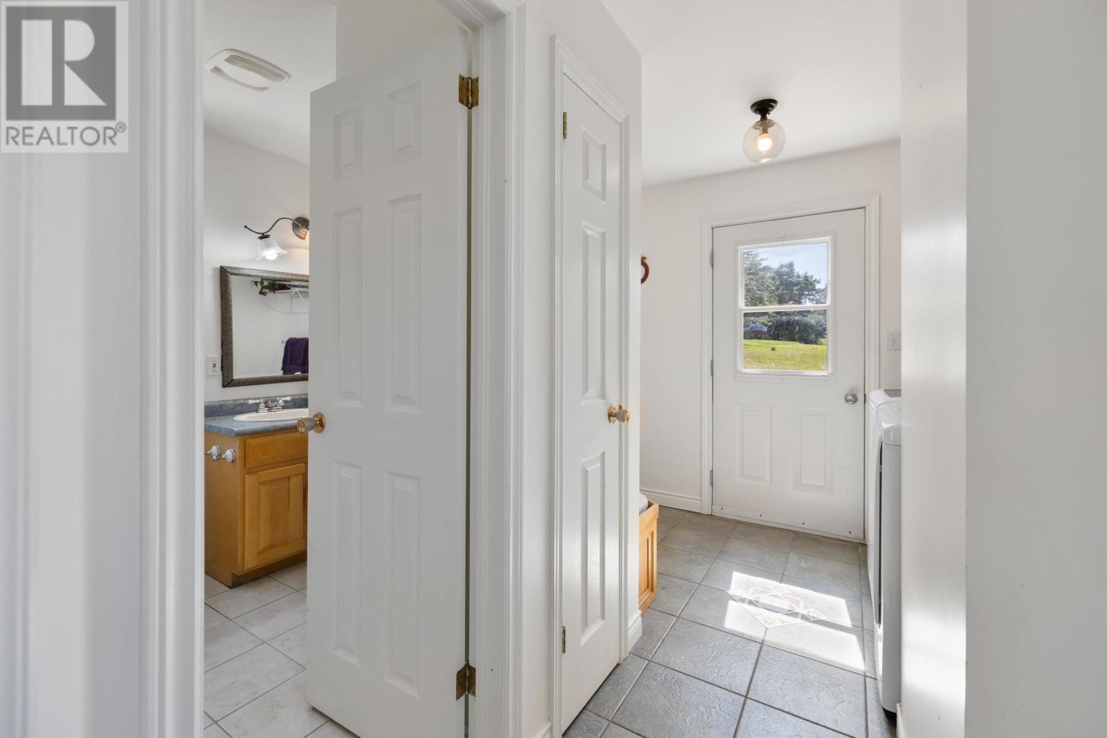 39 RIVERBANK DRIVE - 14