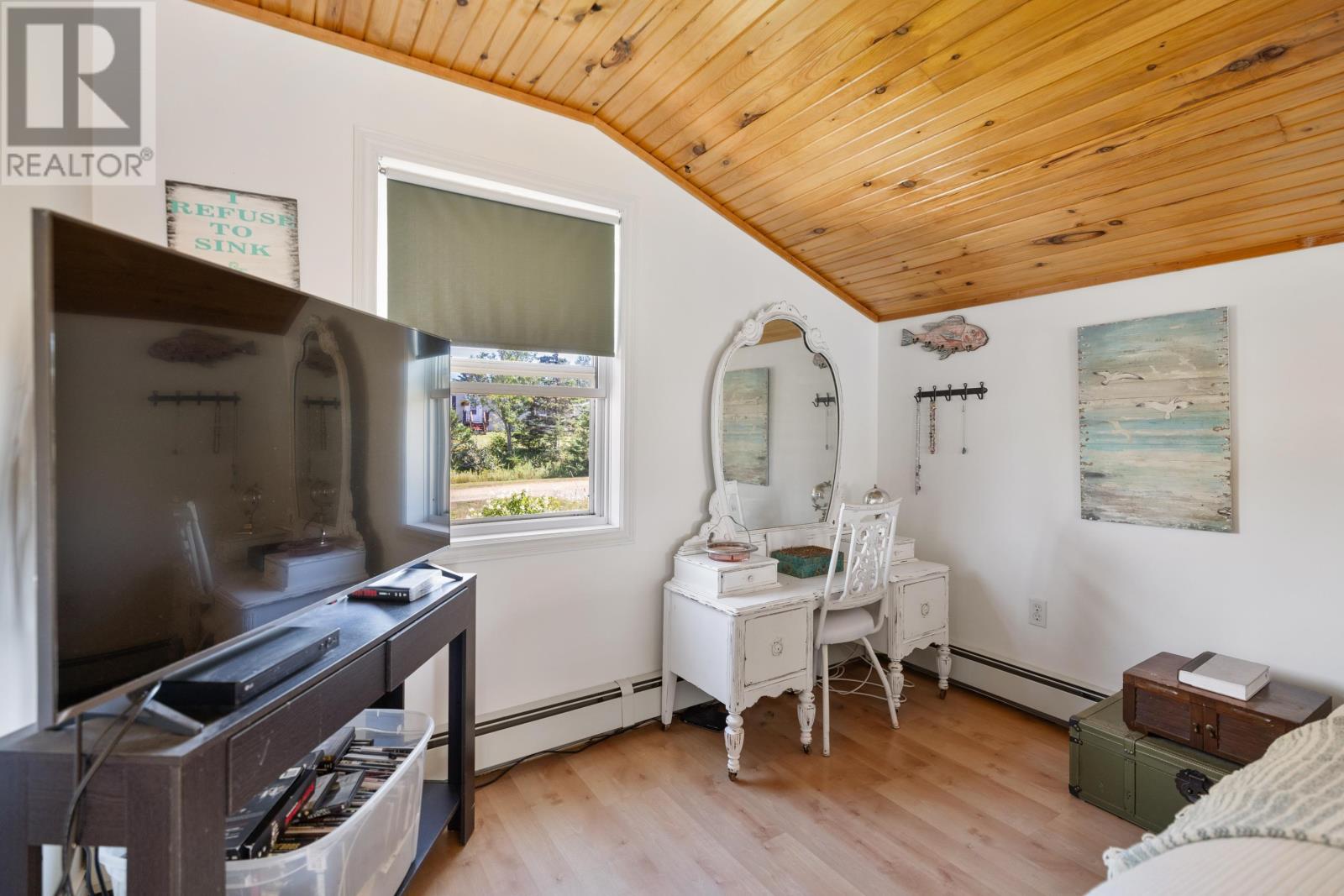 39 RIVERBANK DRIVE - 24