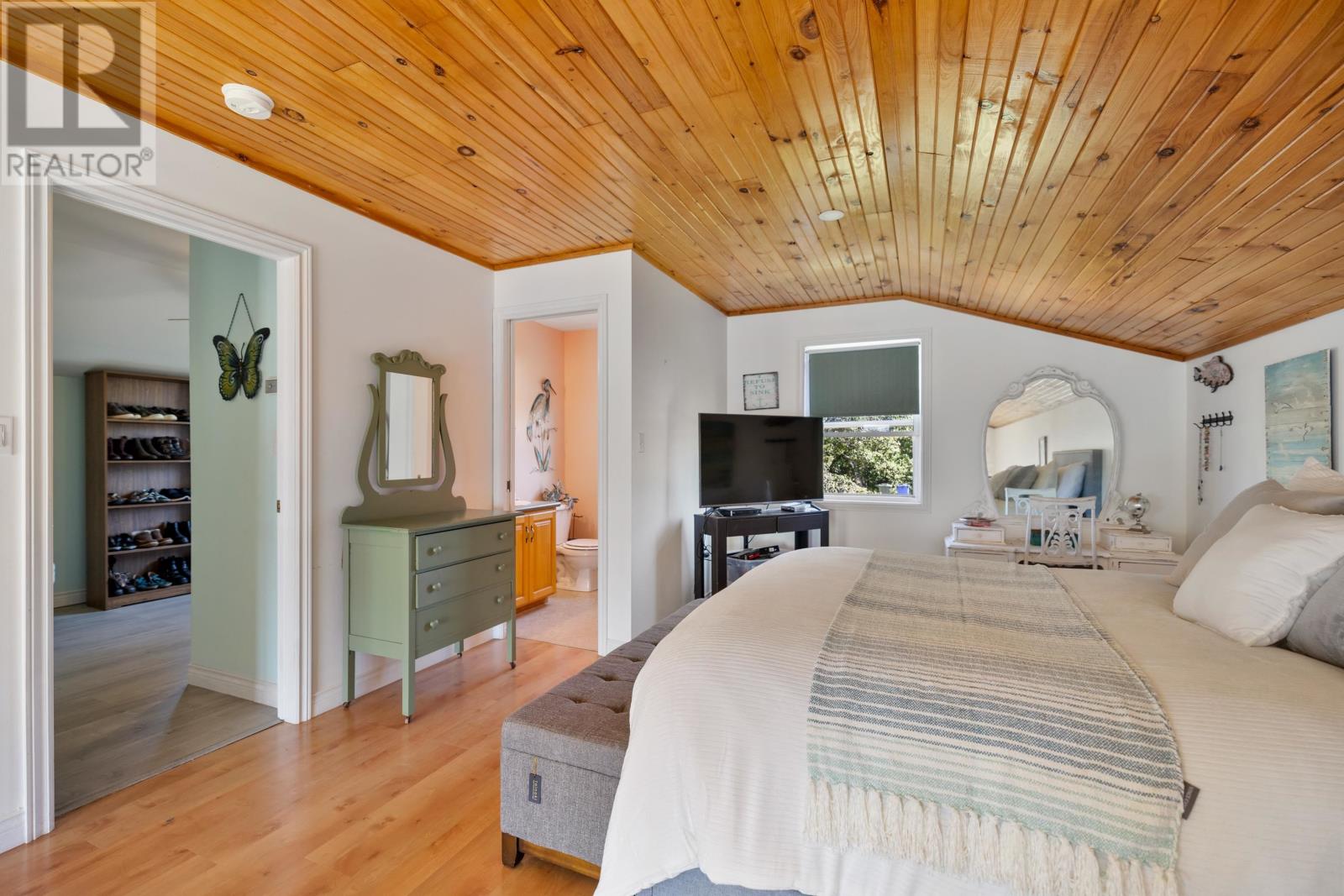 39 RIVERBANK DRIVE - 26