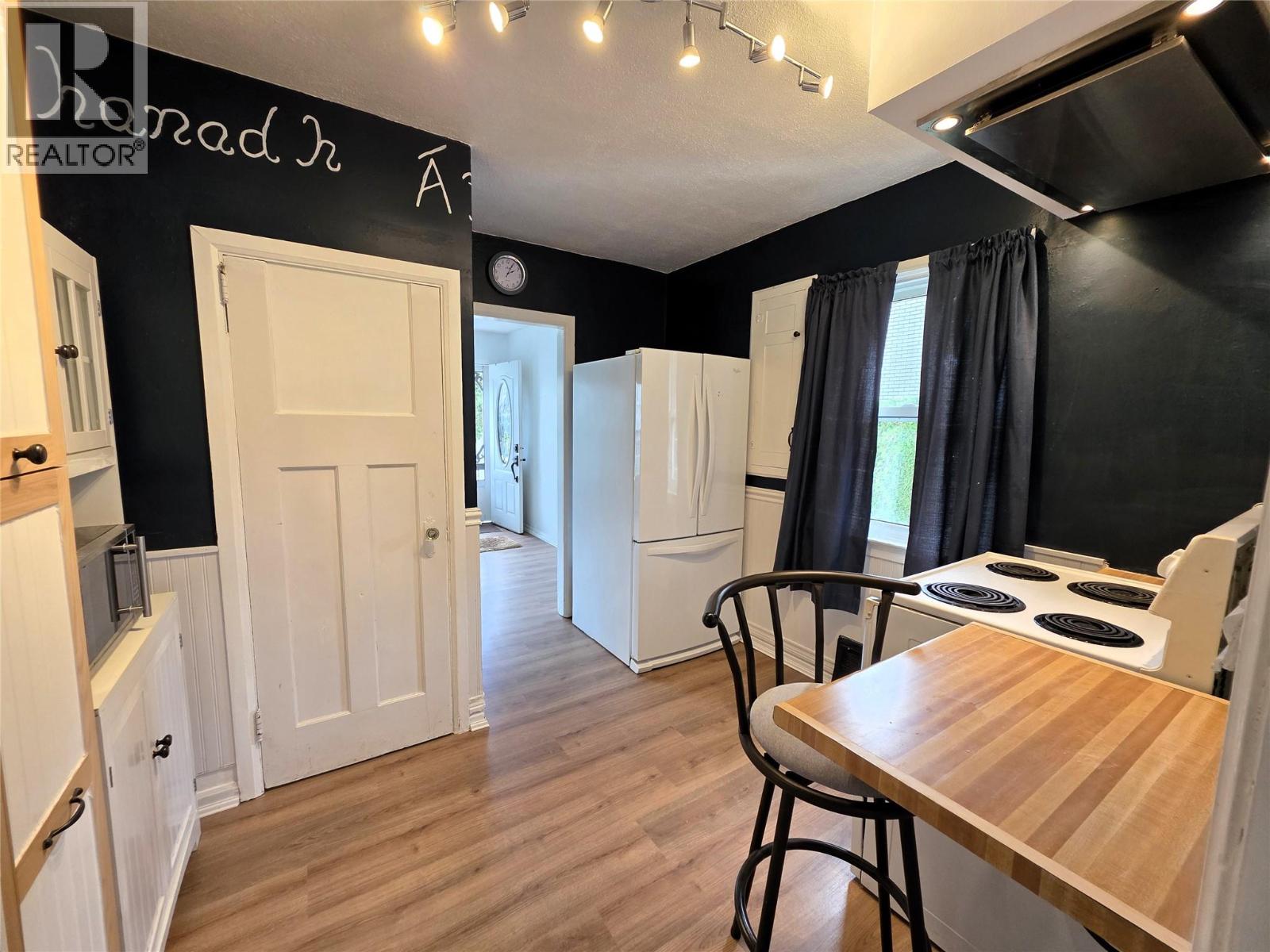 745 Kipling Street, Warfield