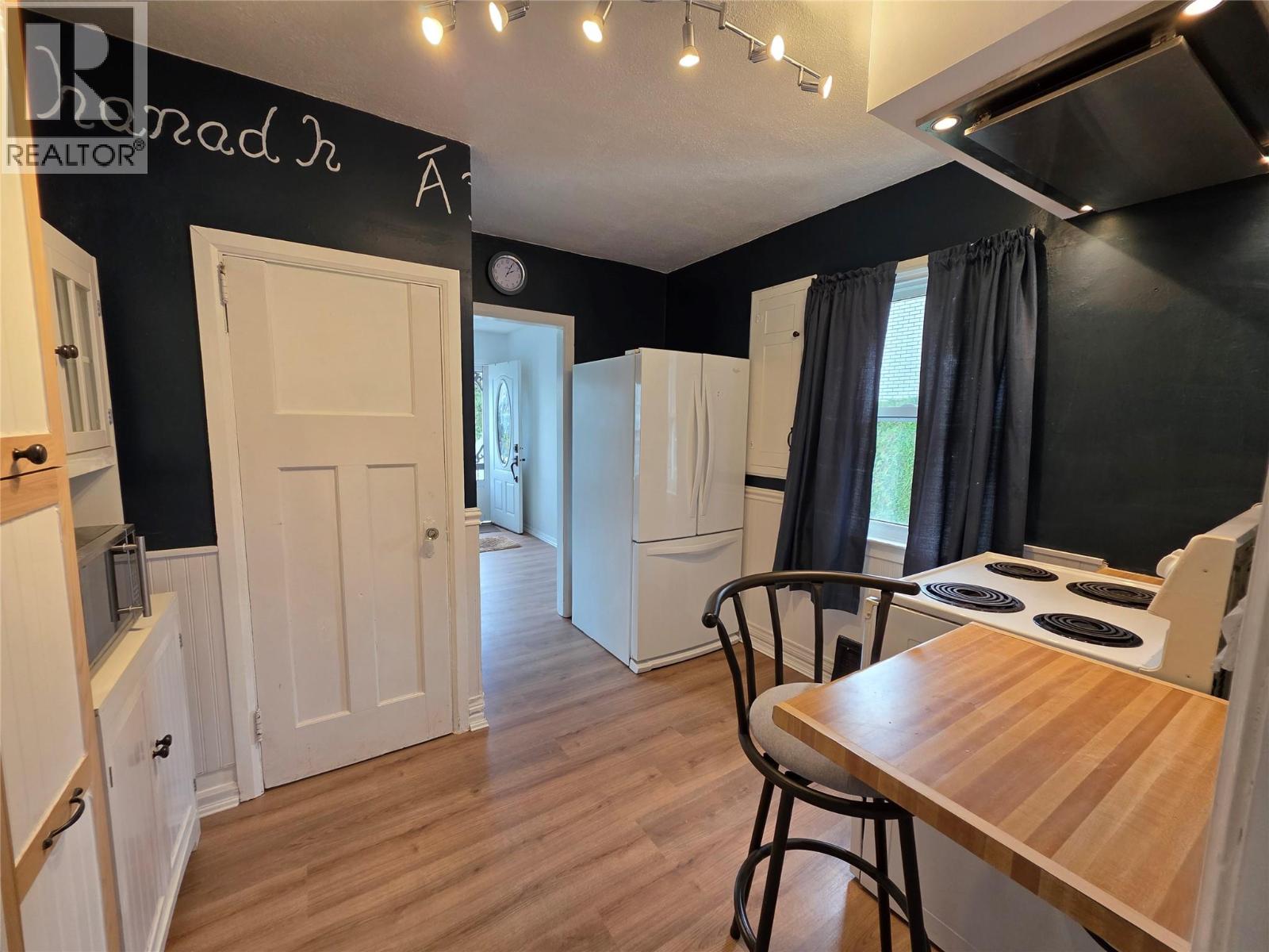 745 Kipling Street, Warfield