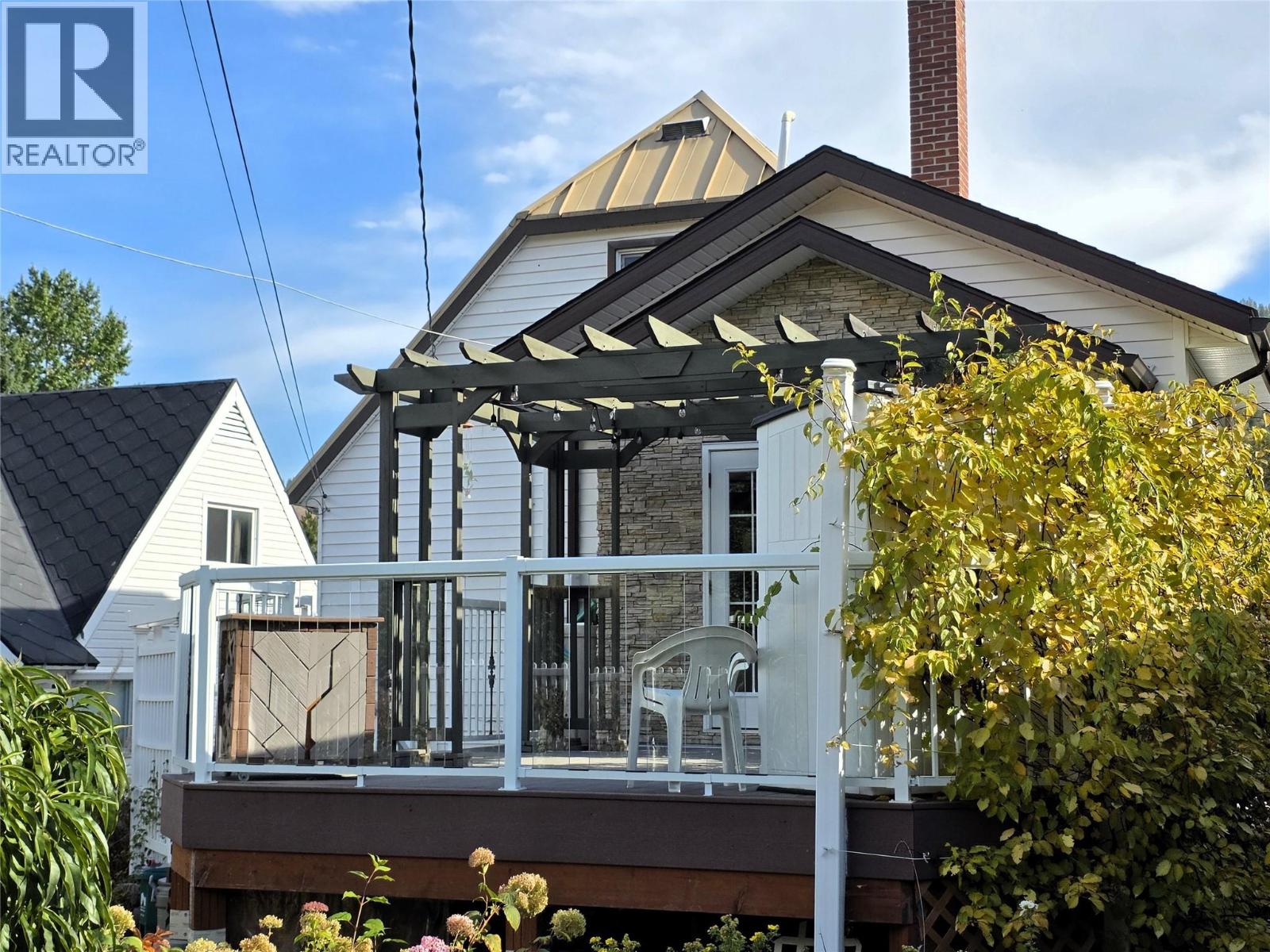 745 Kipling Street, Warfield