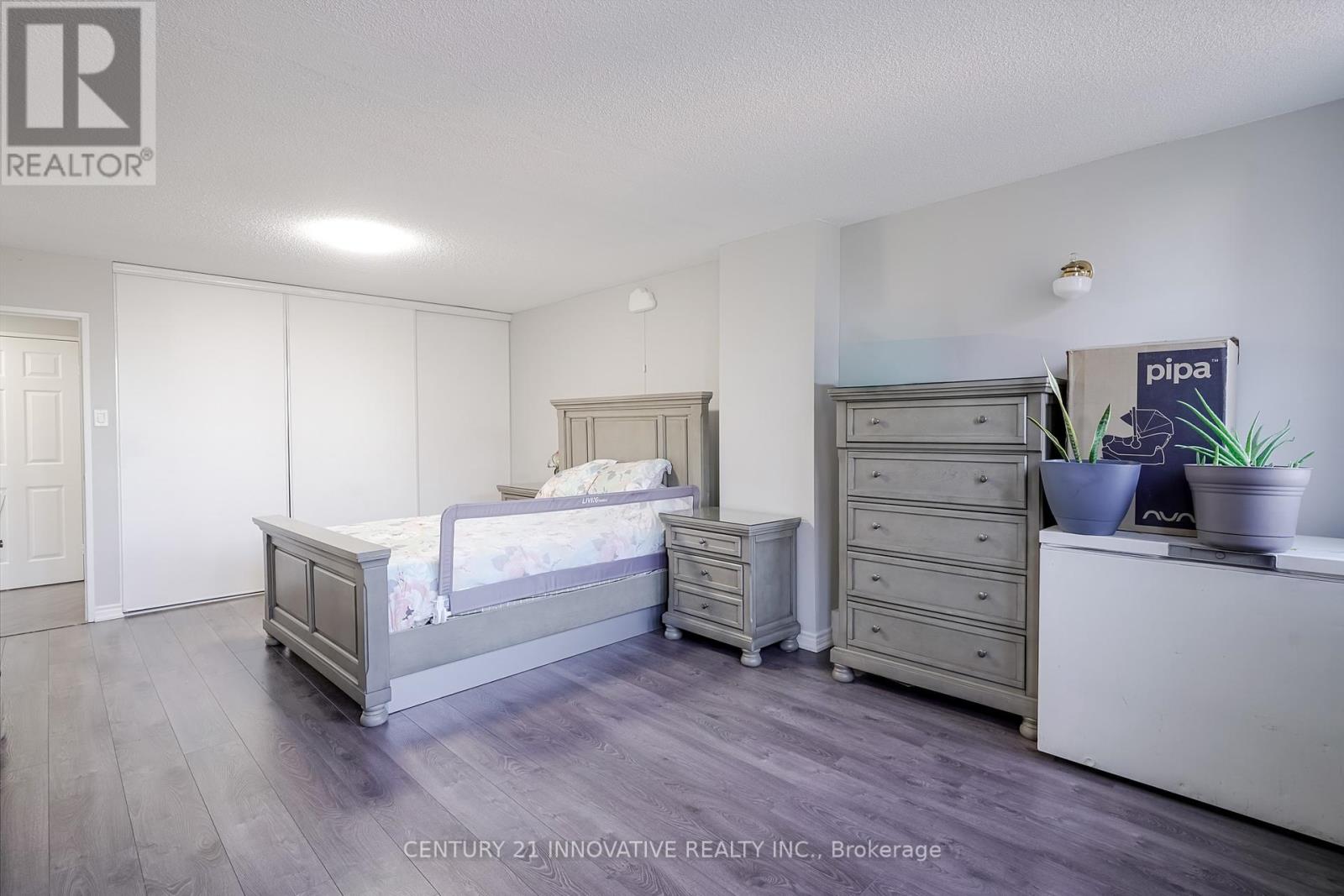 #205 5580 SHEPPARD AVENUE E - 27