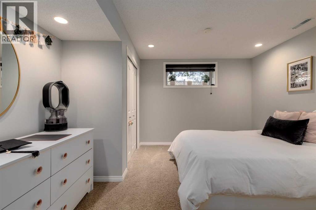 Single Family House for Sale in  Mt Douglas Point SE McKenzie Lake Calgary 