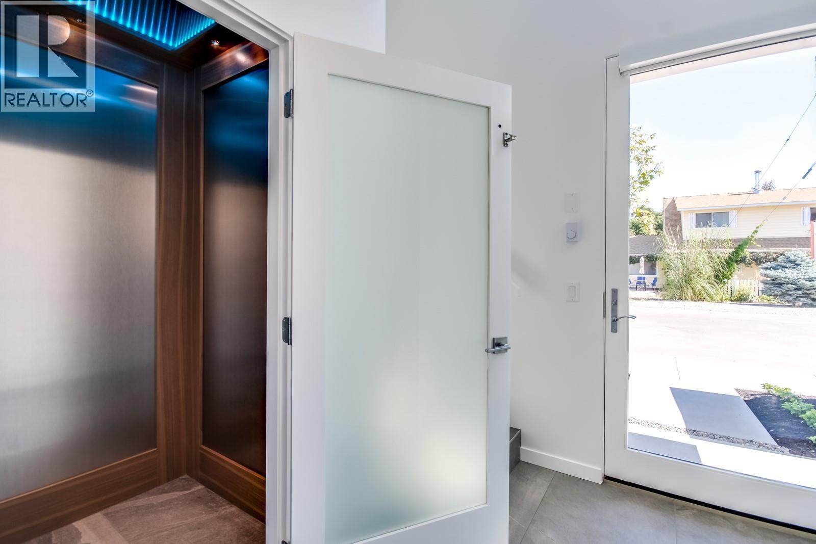 201 2630 Bath Street, Kelowna