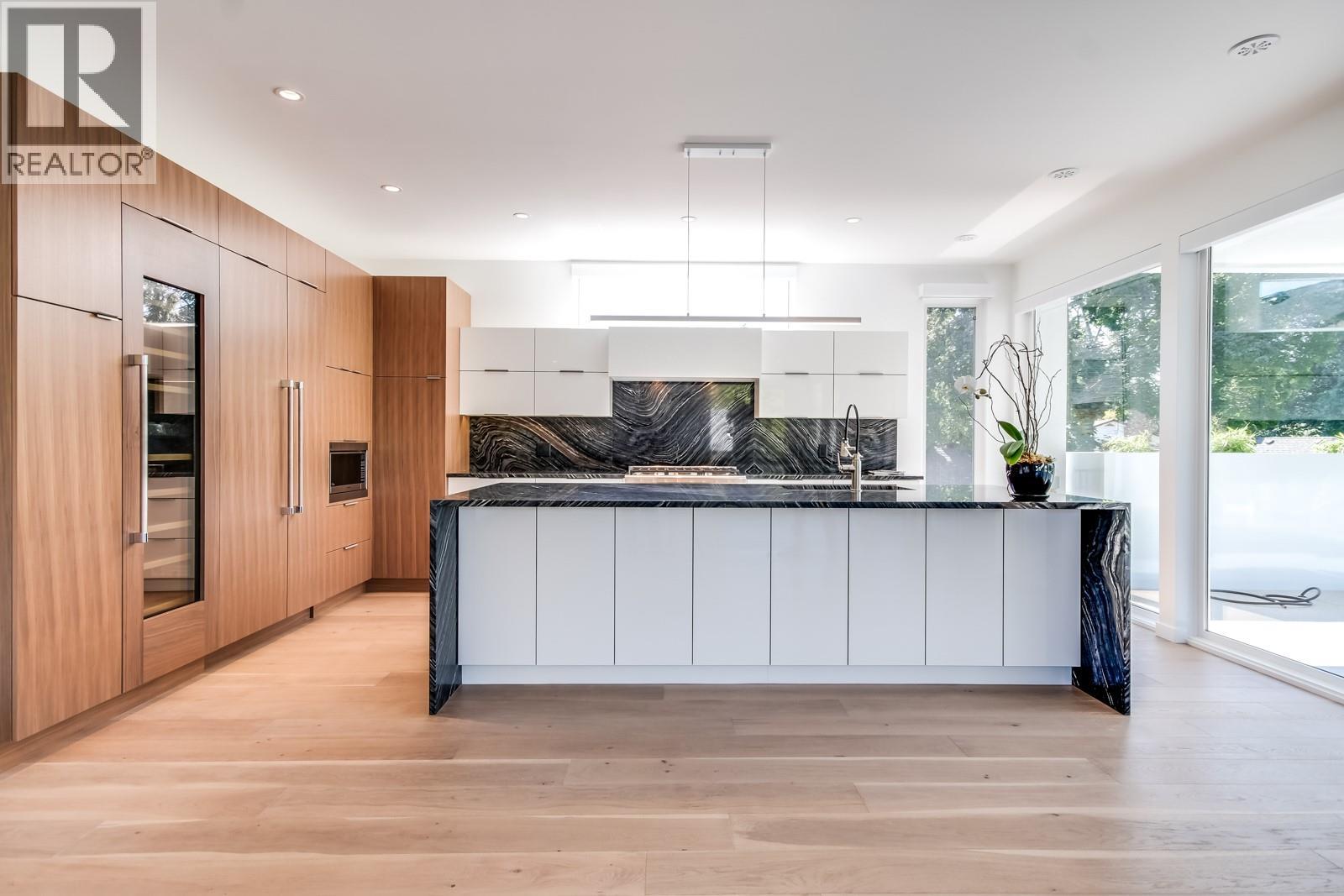 201 2630 Bath Street, Kelowna