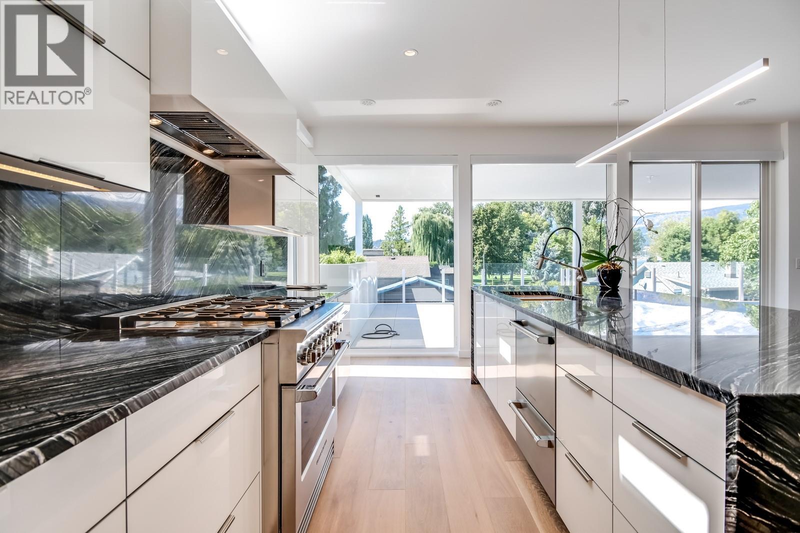201 2630 Bath Street, Kelowna