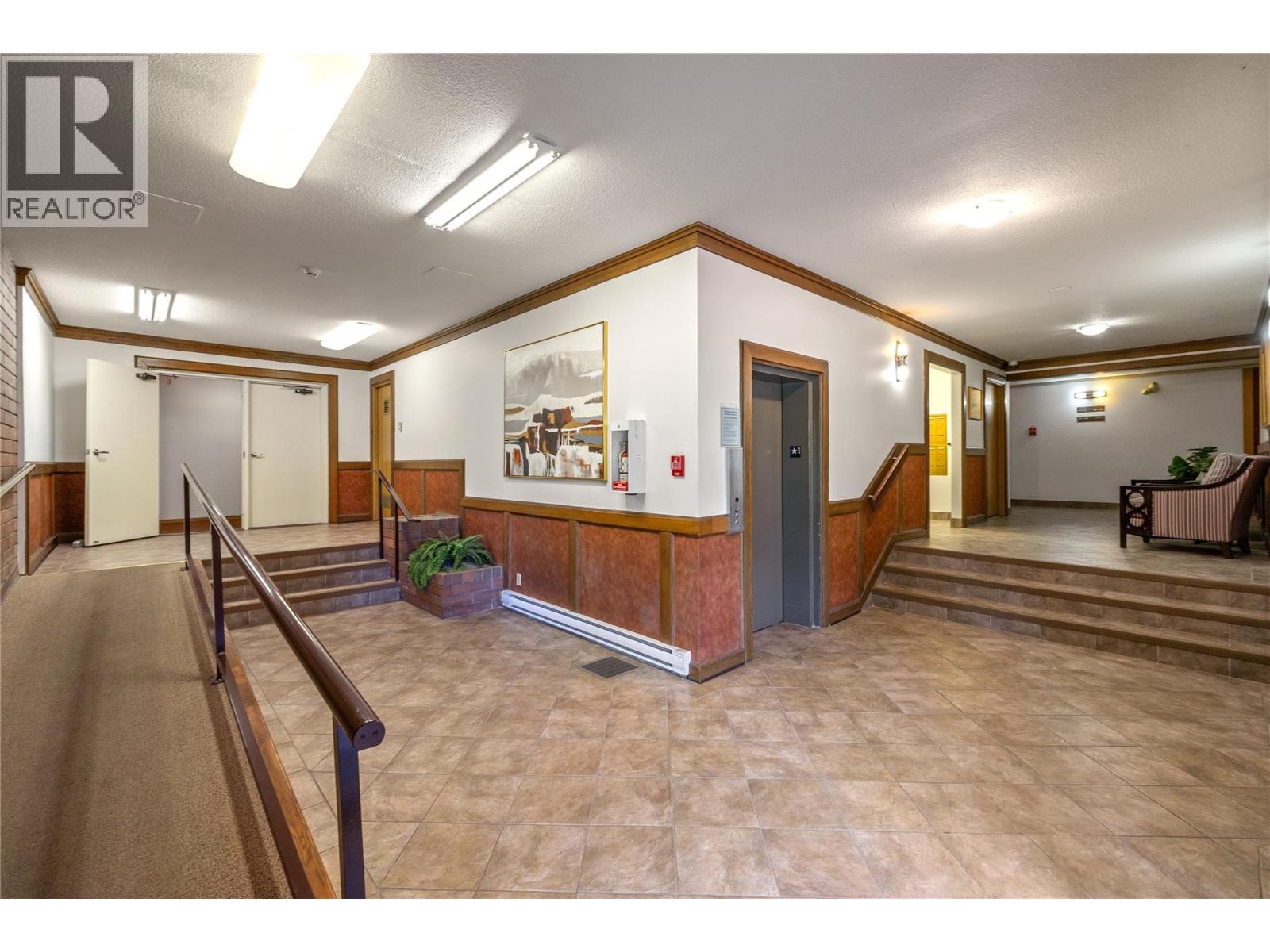 104 1035 Bernard Avenue, Kelowna