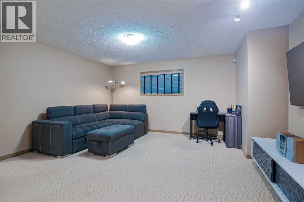 Single Family House 5 Level for Sale in  Kincora Park NW Kincora Calgary 