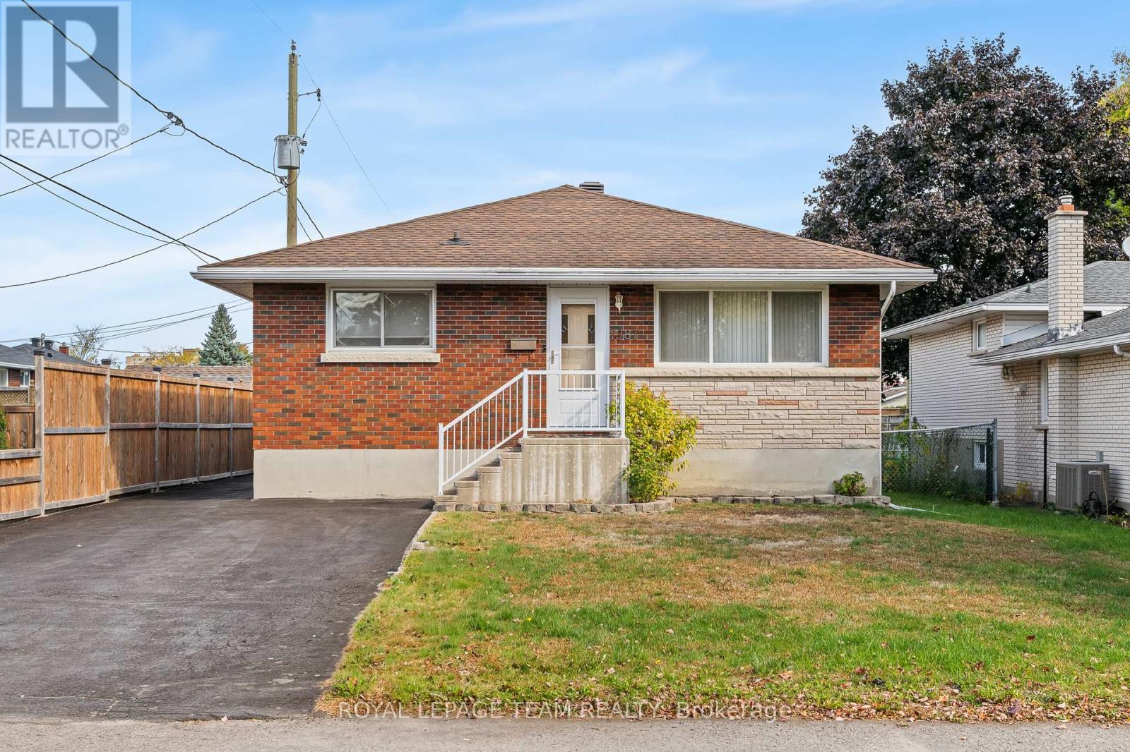 Welcome to 1987 Cochrane St.