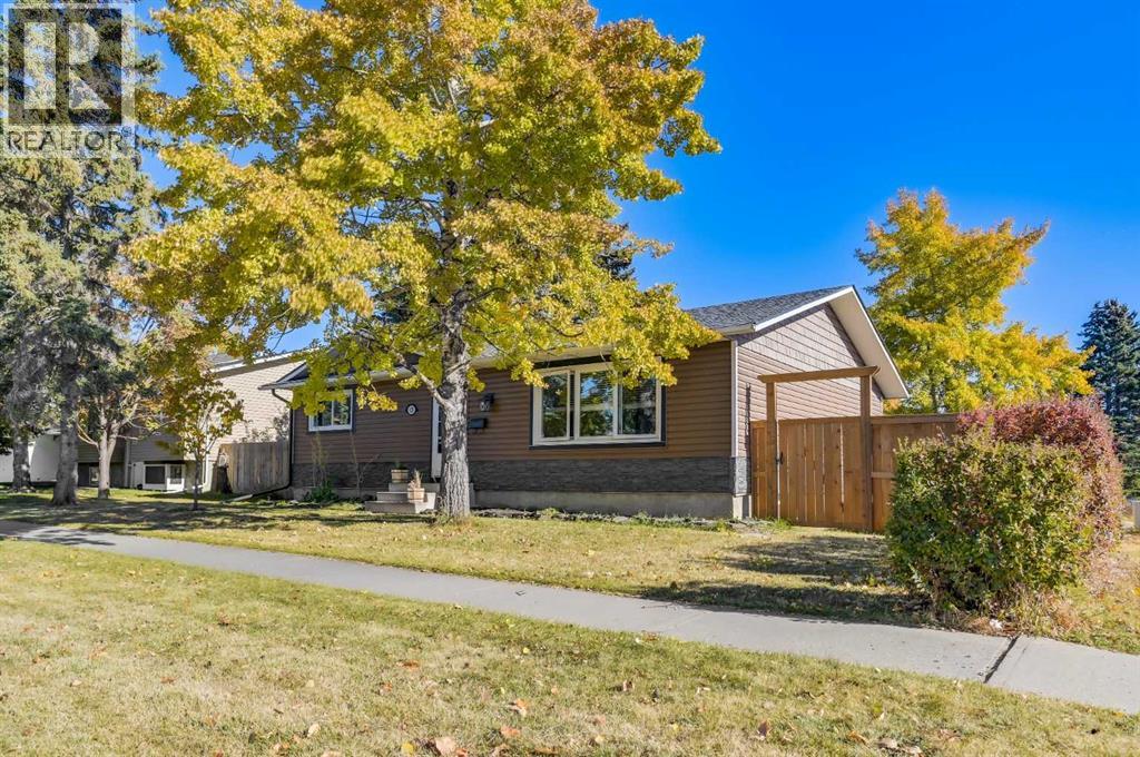 828 Queensland Drive SE, Calgary, Alberta