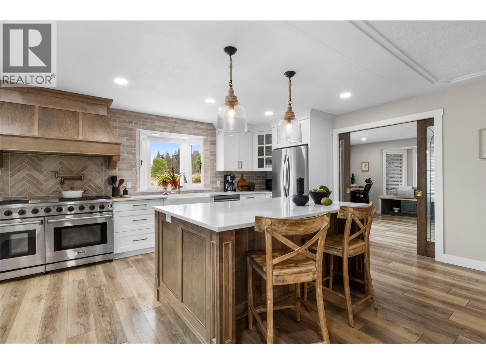 2484 Sunrise Boulevard, Blind Bay