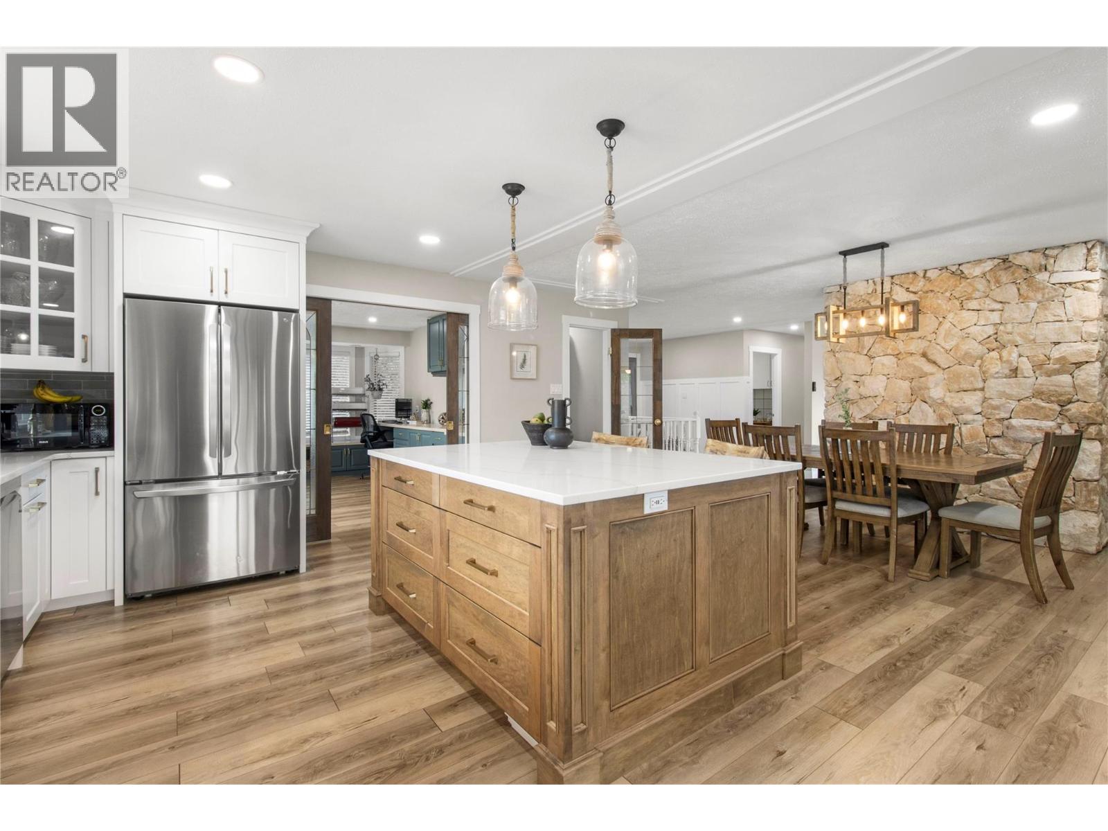 2484 Sunrise Boulevard, Blind Bay