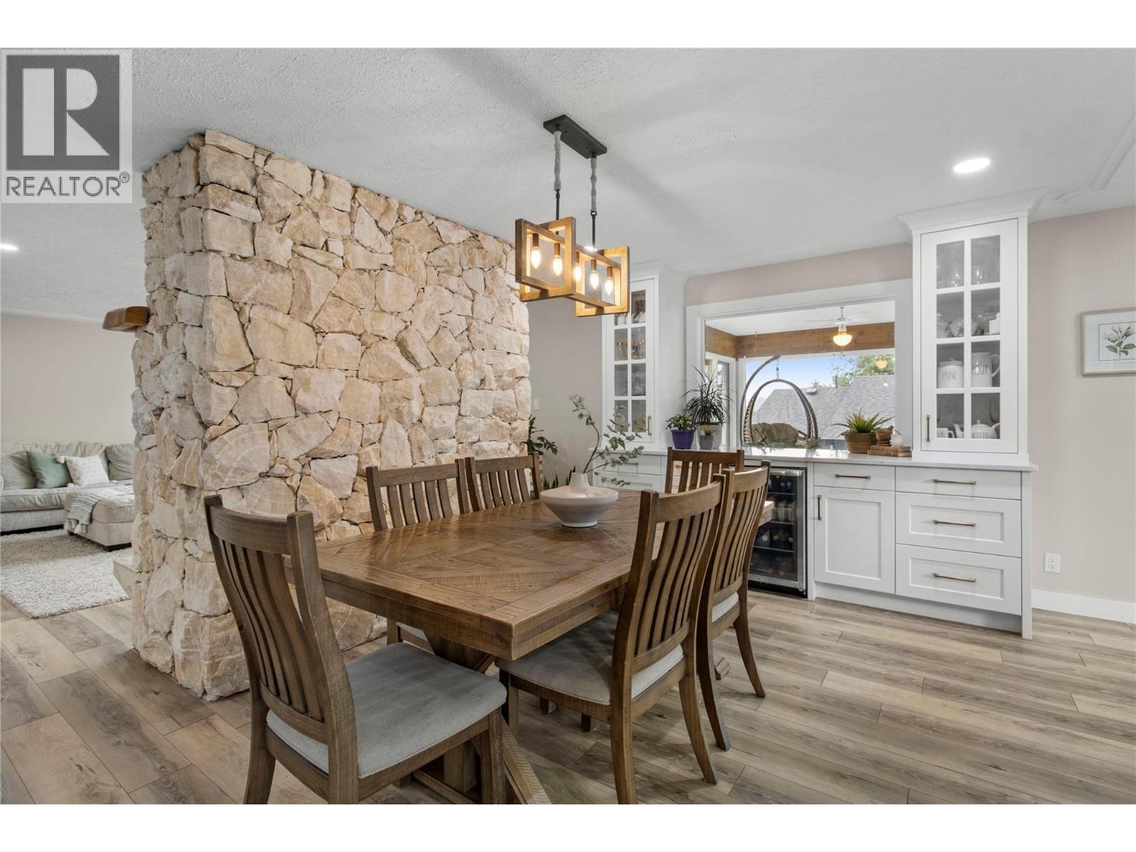 2484 Sunrise Boulevard, Blind Bay