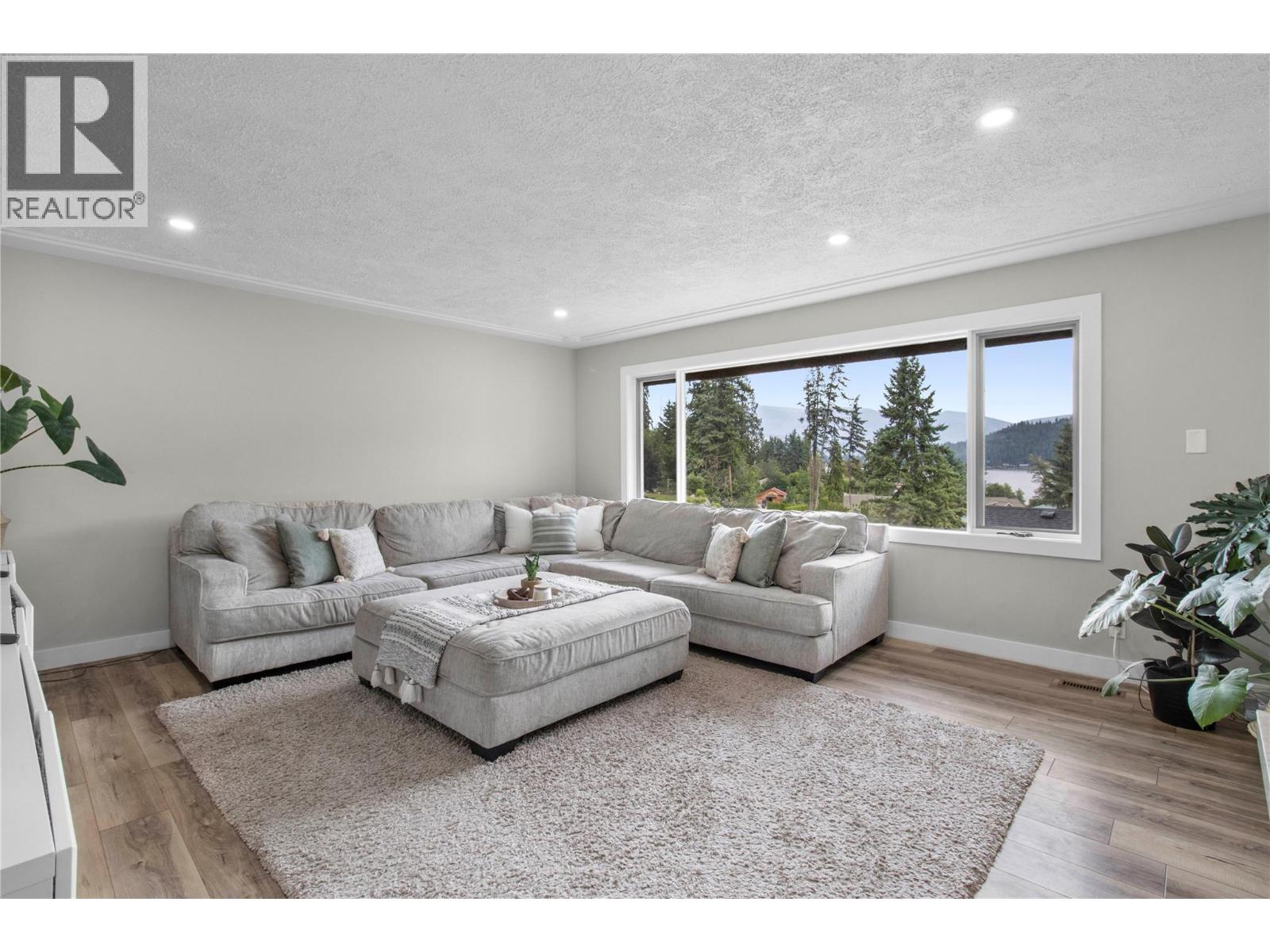 2484 Sunrise Boulevard, Blind Bay