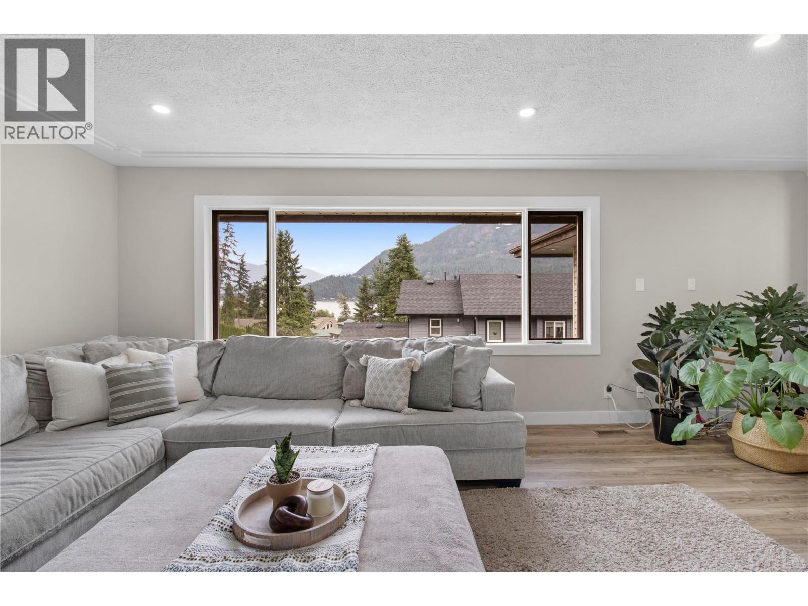 2484 Sunrise Boulevard, Blind Bay