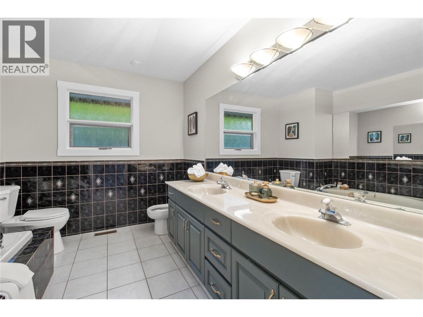 2484 Sunrise Boulevard, Blind Bay