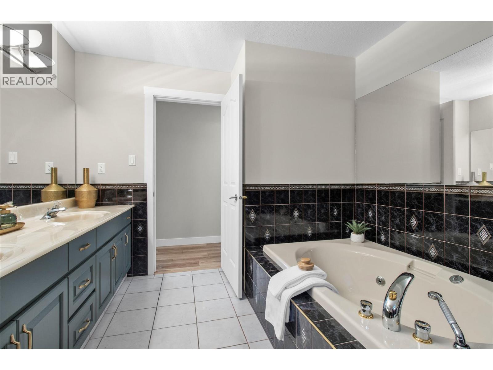 2484 Sunrise Boulevard, Blind Bay