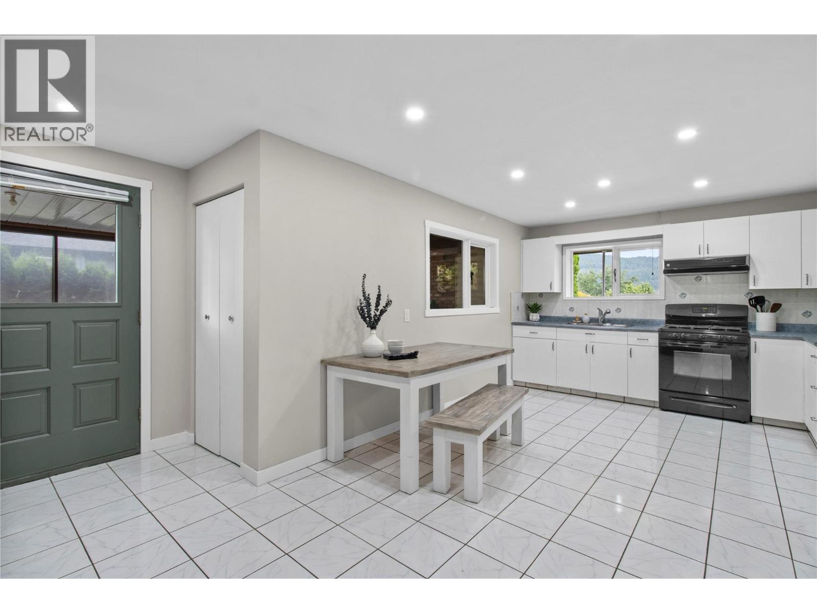 2484 Sunrise Boulevard, Blind Bay