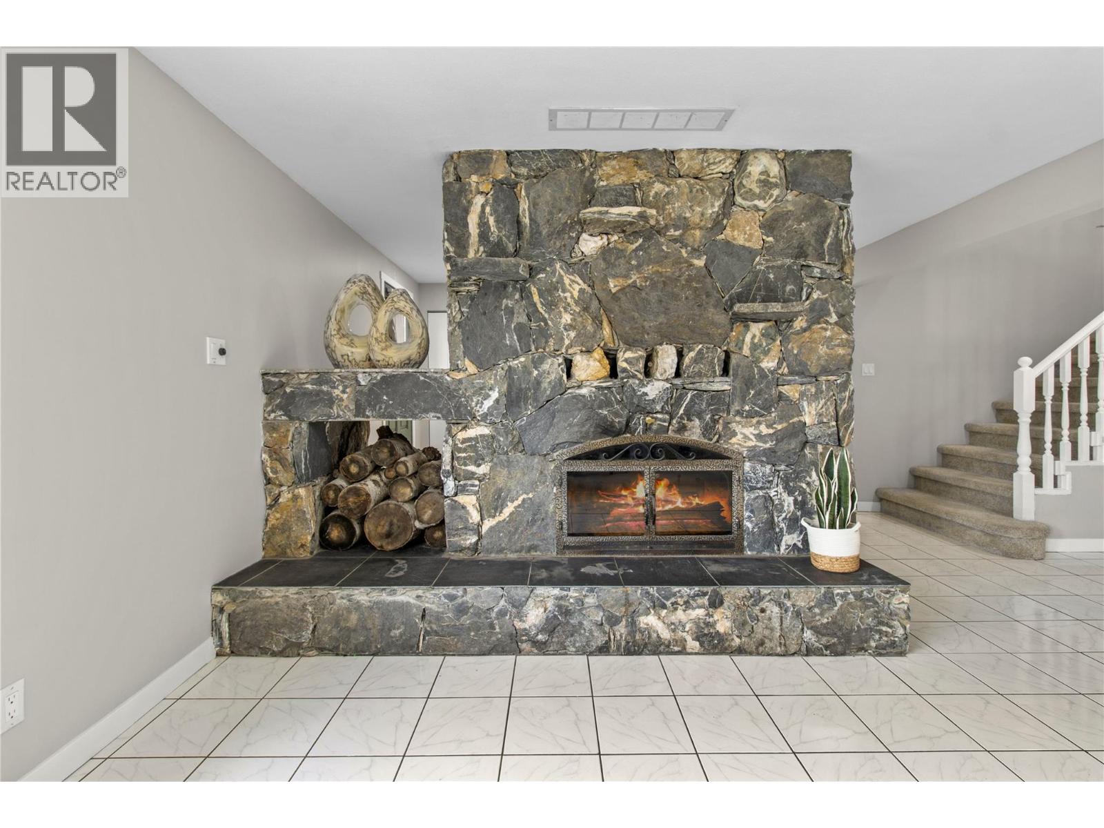 2484 Sunrise Boulevard, Blind Bay