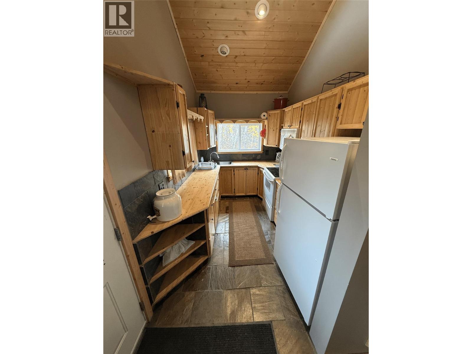 6750 Moberly Lake Road S, Moberly Lake