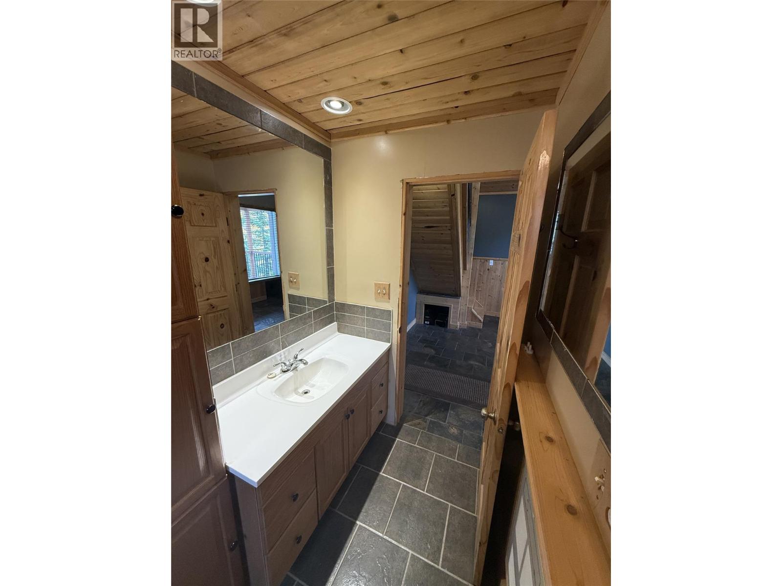 6750 Moberly Lake Road S, Moberly Lake