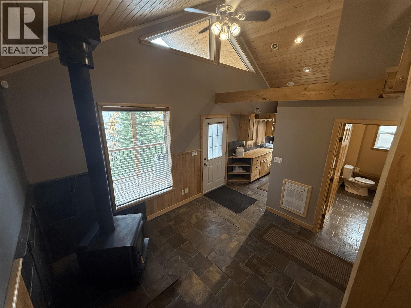 6750 Moberly Lake Road S, Moberly Lake