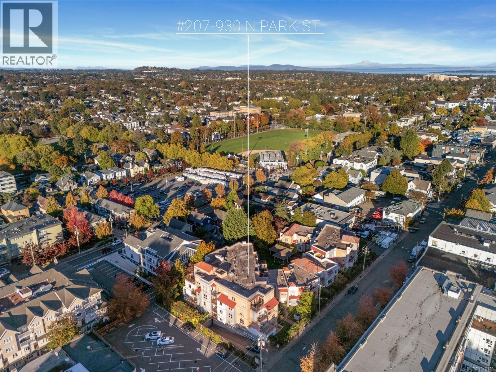 207 930 North Park Street, Victoria