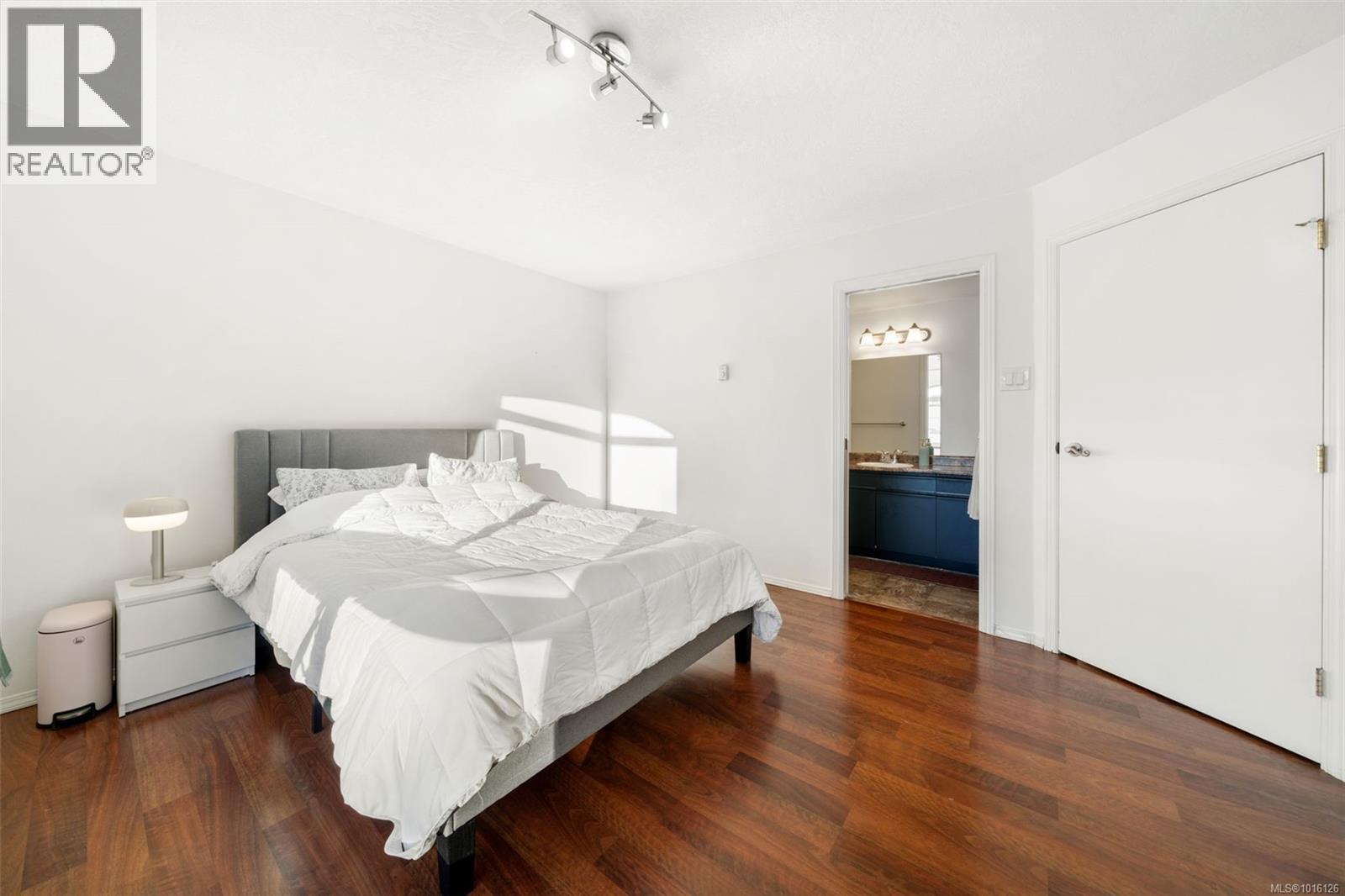 207 930 North Park Street, Victoria