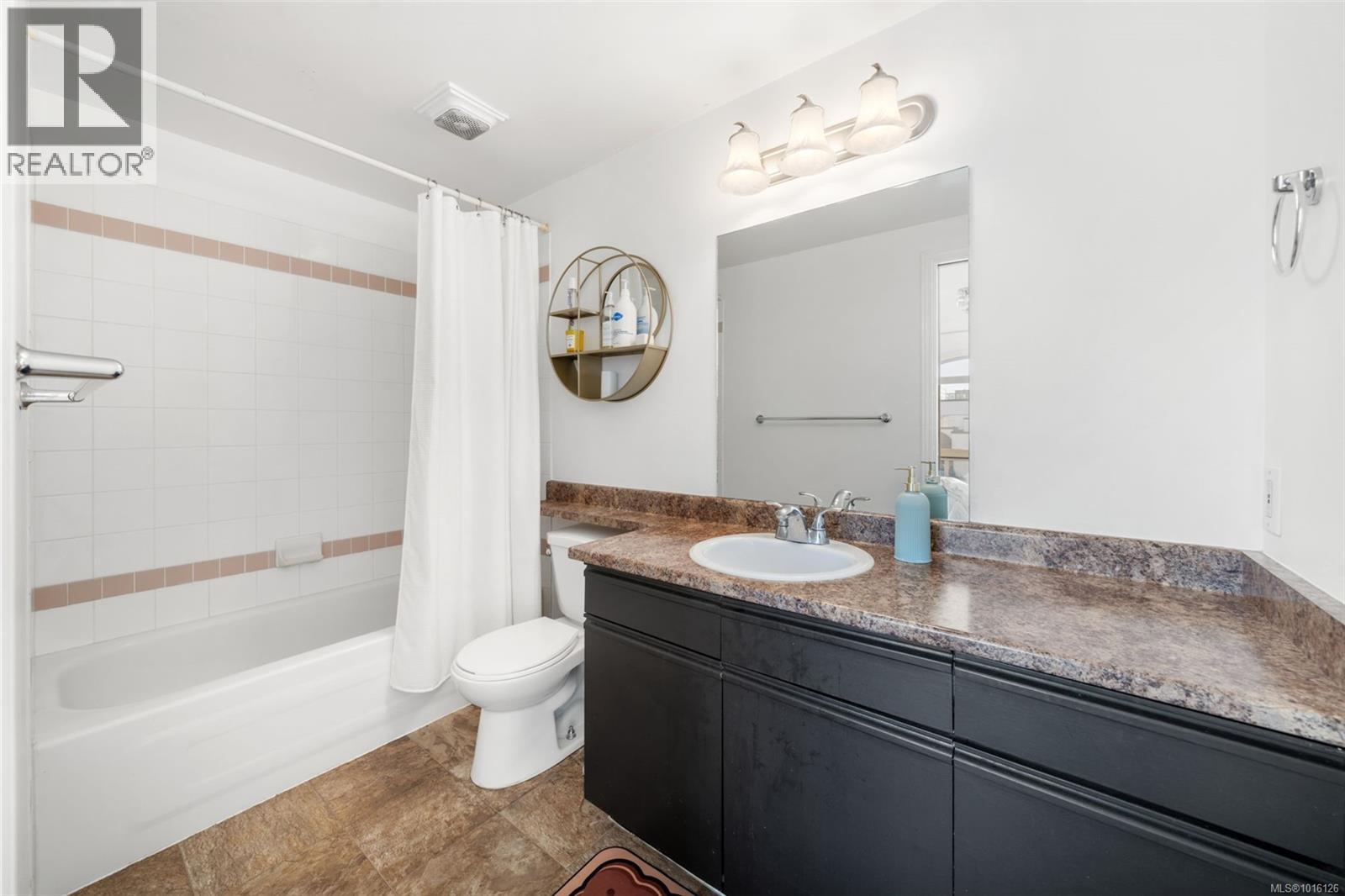 207 930 North Park Street, Victoria
