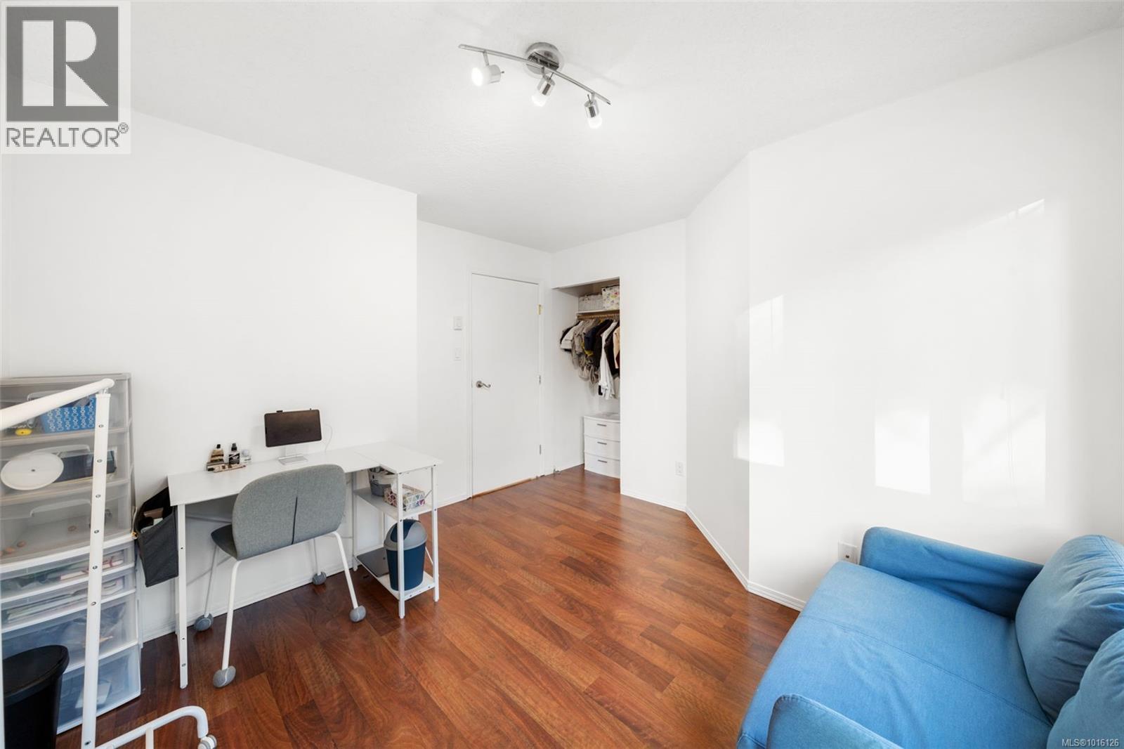 207 930 North Park Street, Victoria