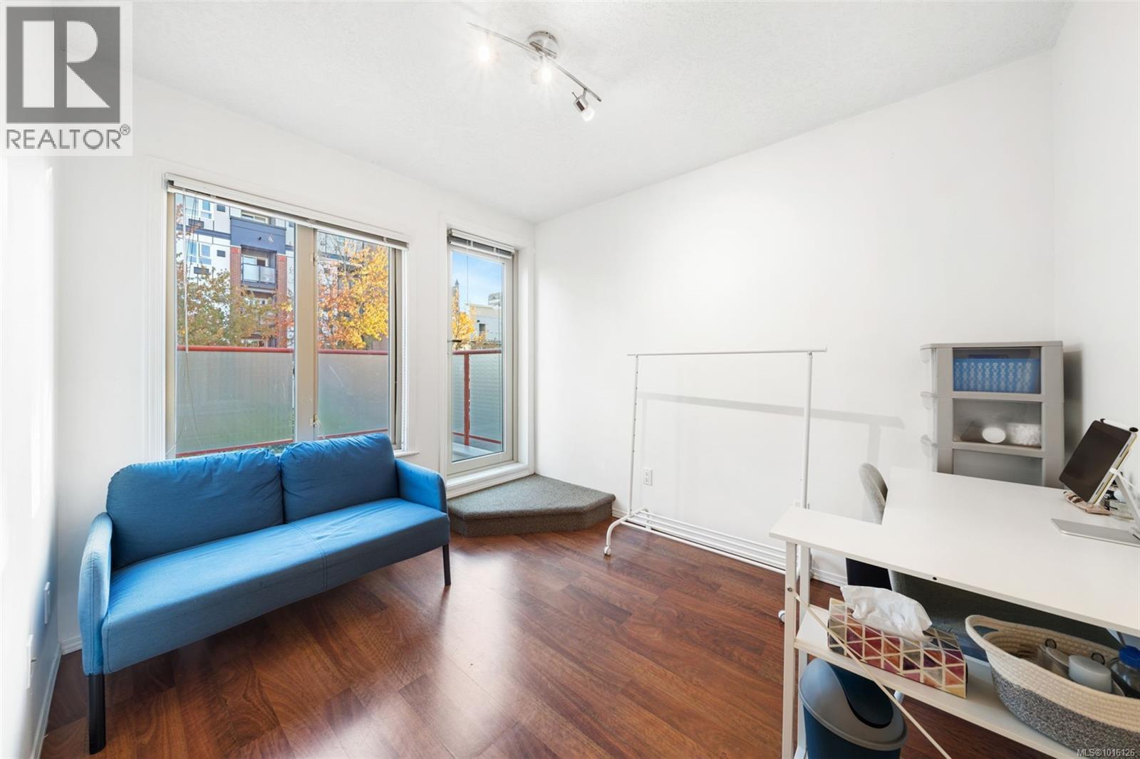 207 930 North Park Street, Victoria
