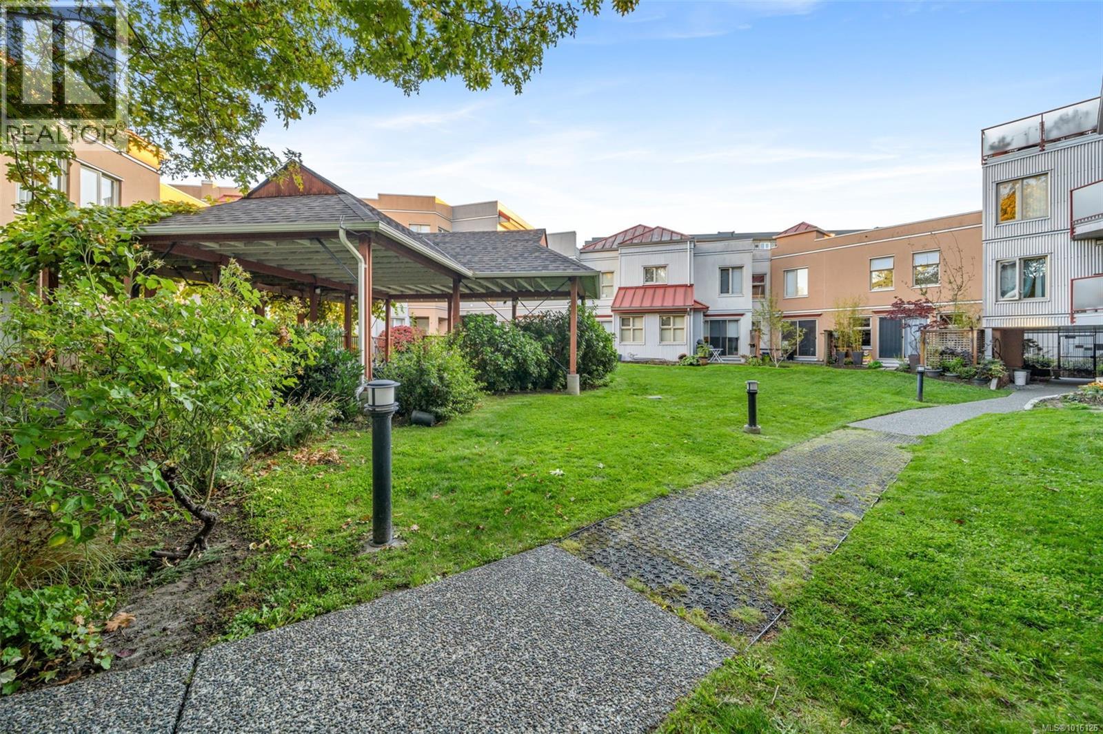 207 930 North Park Street, Victoria