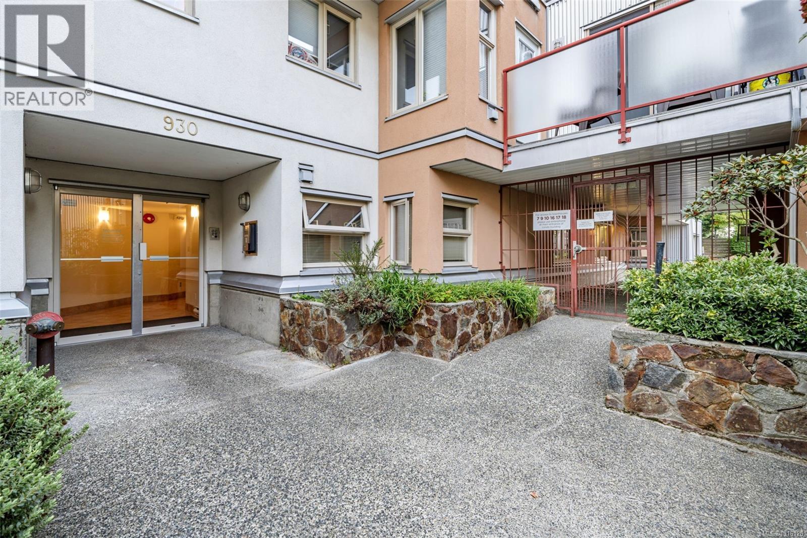 207 930 North Park Street, Victoria