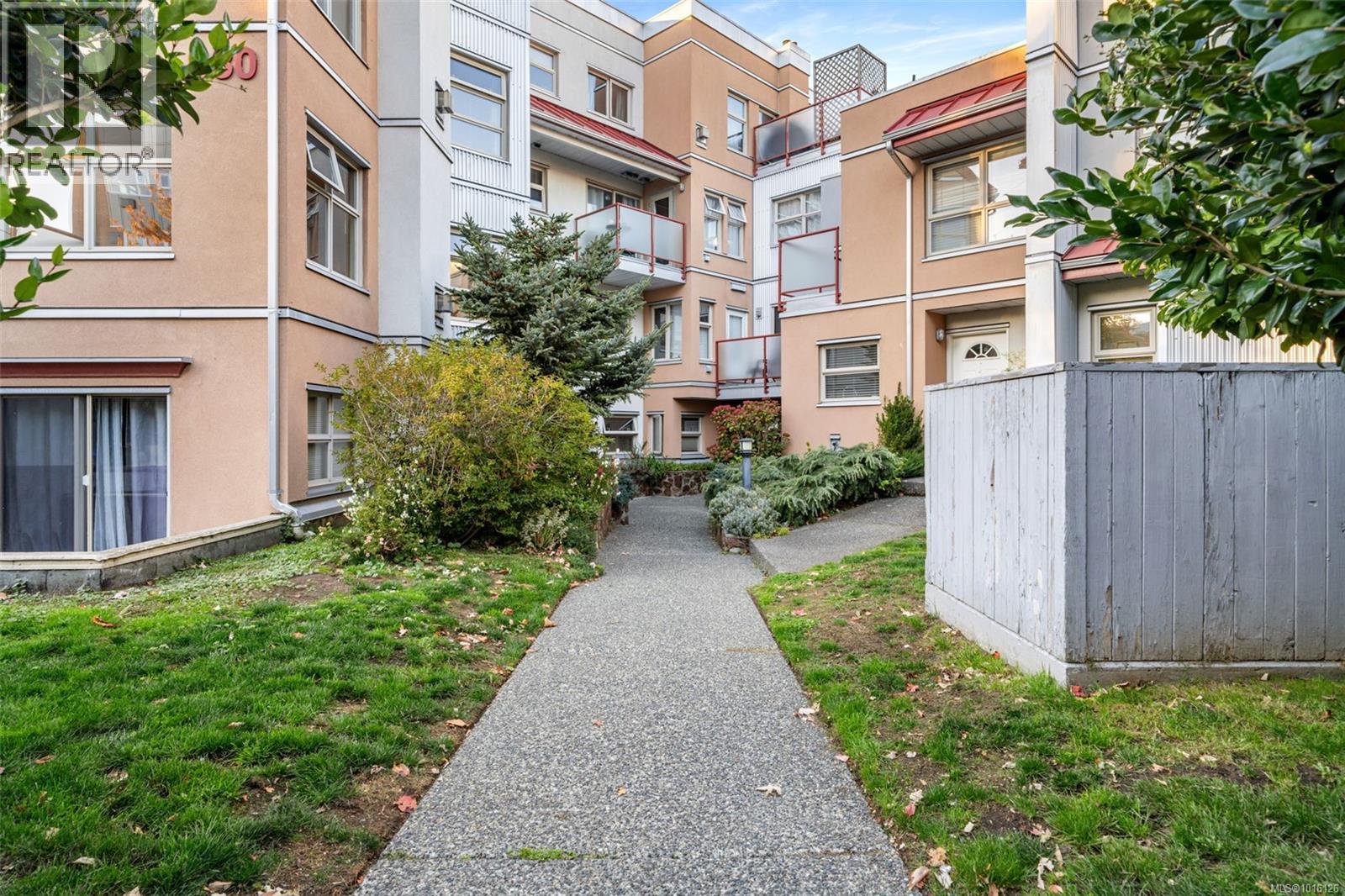 207 930 North Park Street, Victoria