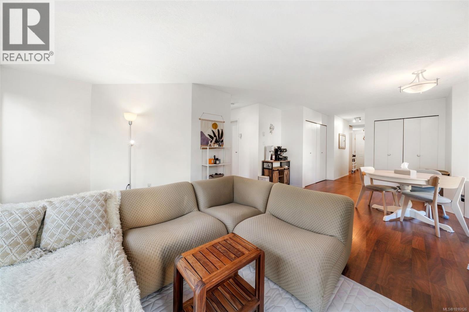 207 930 North Park Street, Victoria