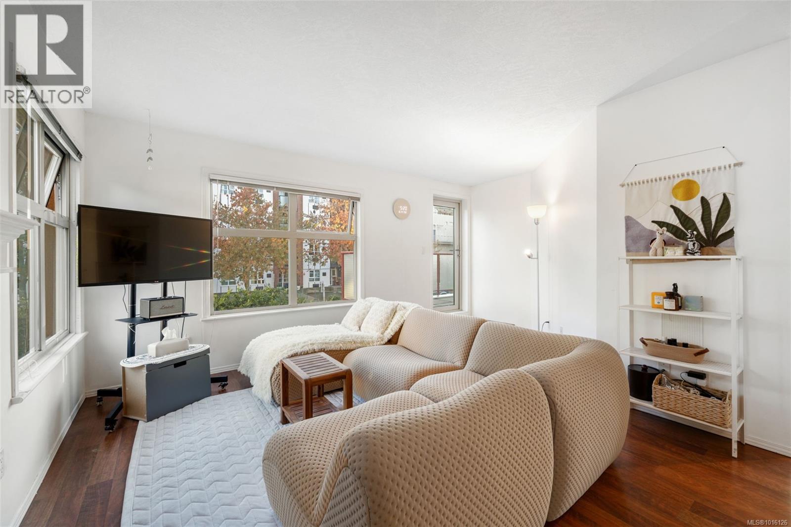 207 930 North Park Street, Victoria