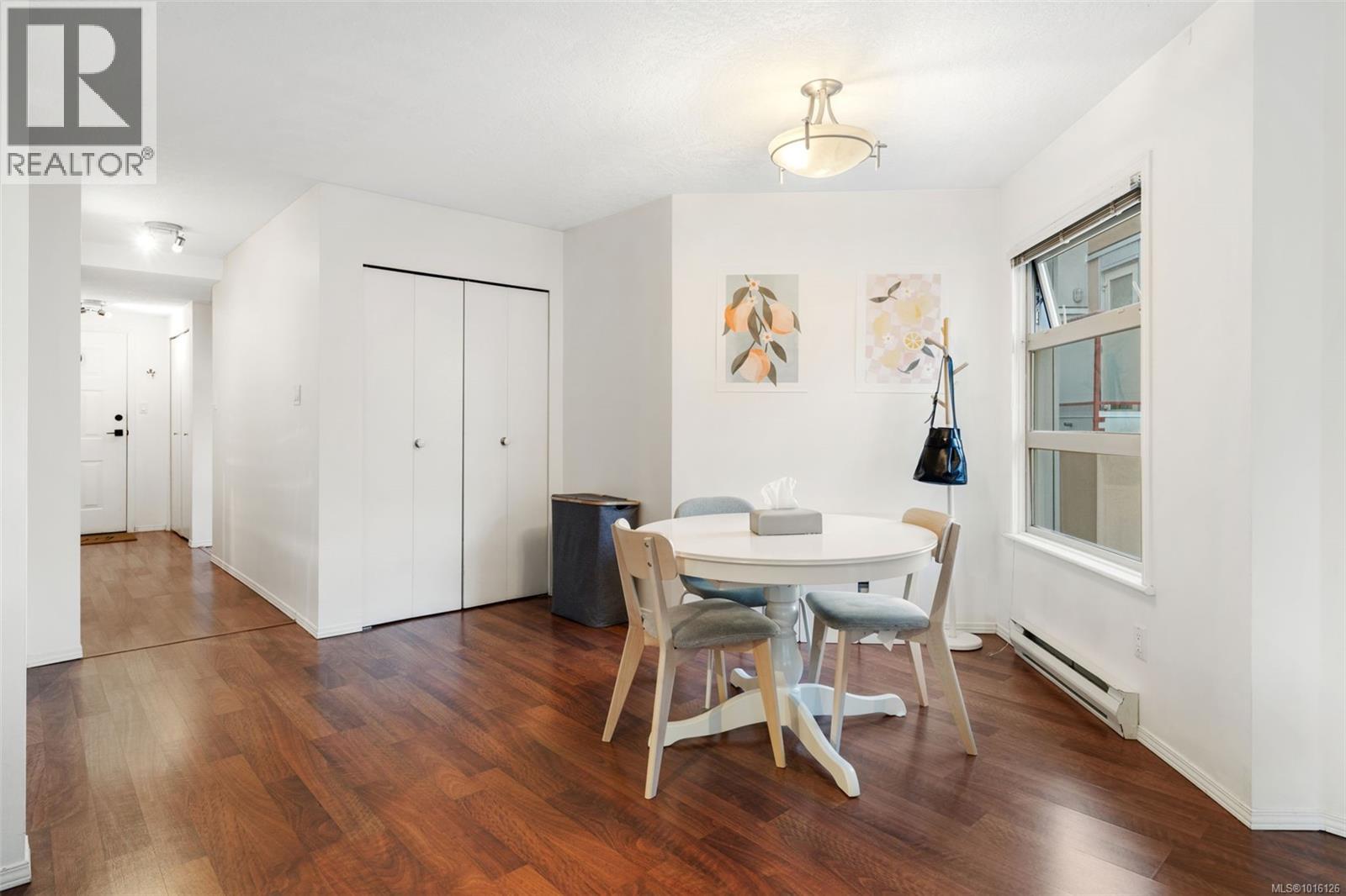 207 930 North Park Street, Victoria