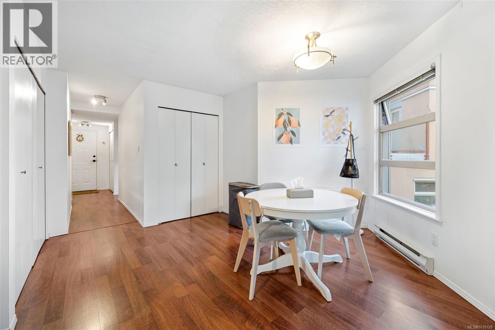 207 930 North Park Street, Victoria