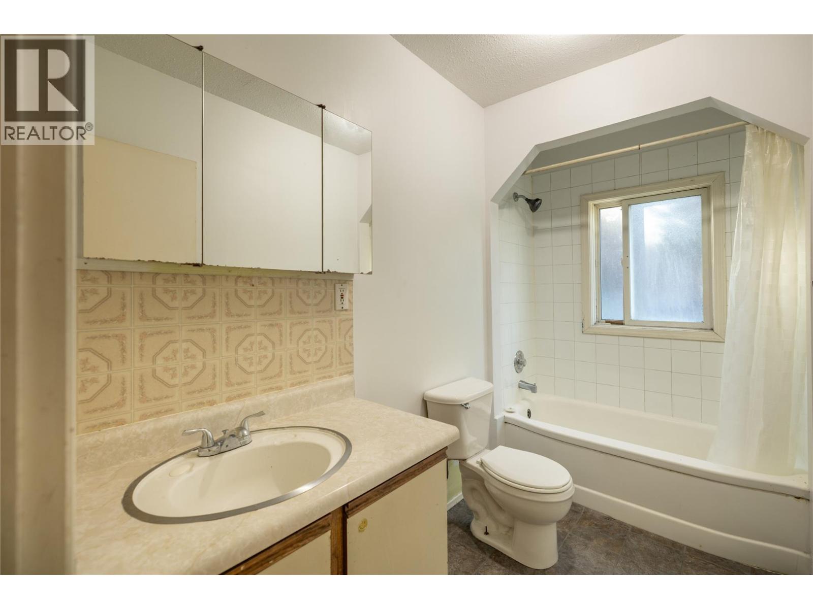 1923 Lindahl Street, Kelowna