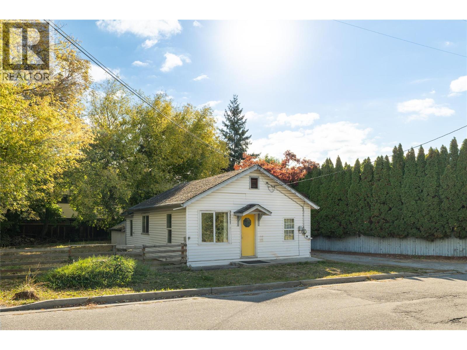  1923 Lindahl Street, Kelowna