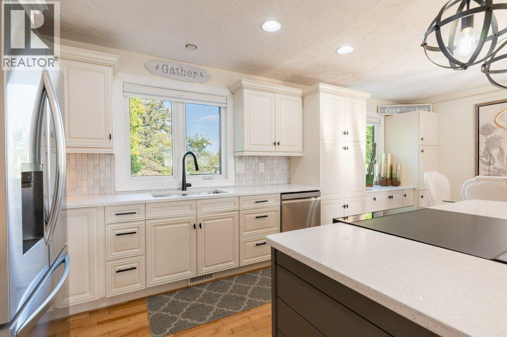 Single Family House 5 Level for Sale in   Street SE Connaught Medicine Hat 