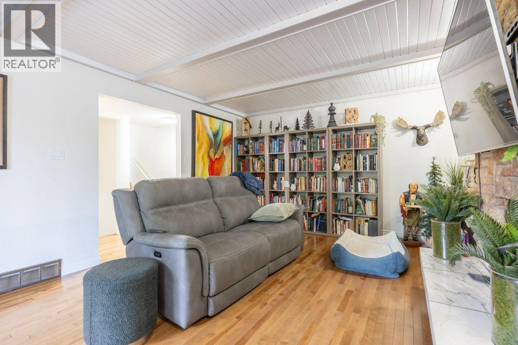 Single Family House 5 Level for Sale in   Street SE Connaught Medicine Hat 