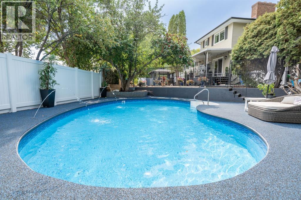 Single Family House 5 Level for Sale in   Street SE Connaught Medicine Hat 