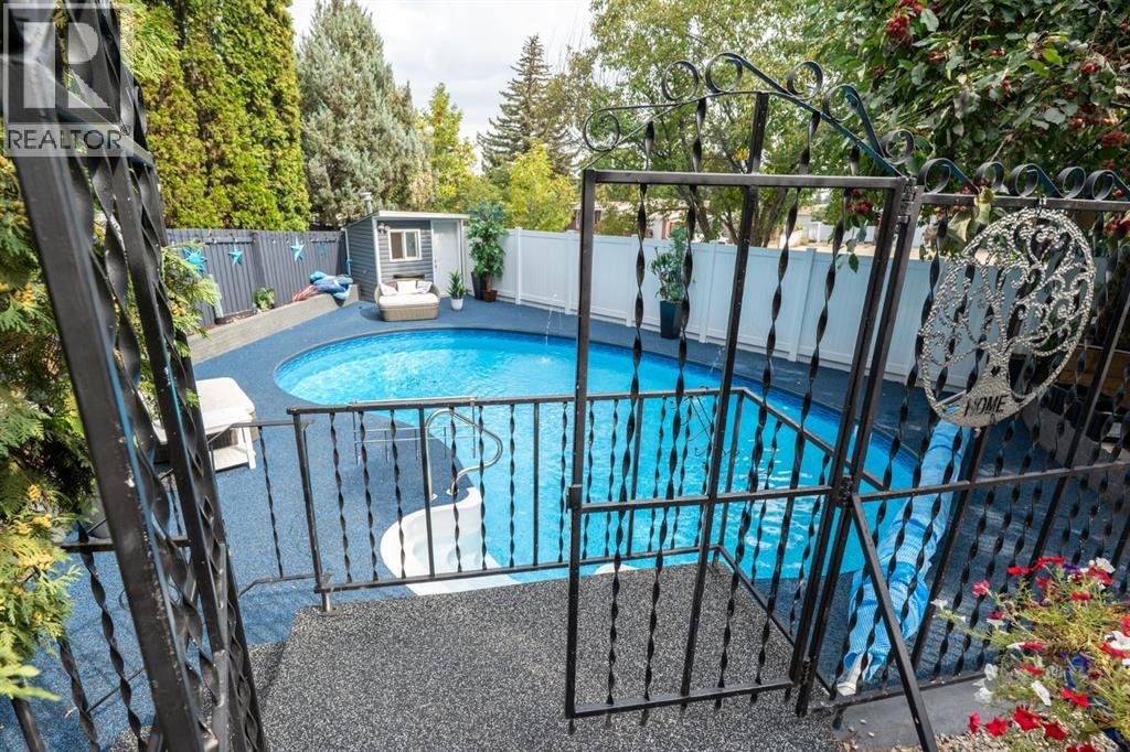 Single Family House 5 Level for Sale in   Street SE Connaught Medicine Hat 