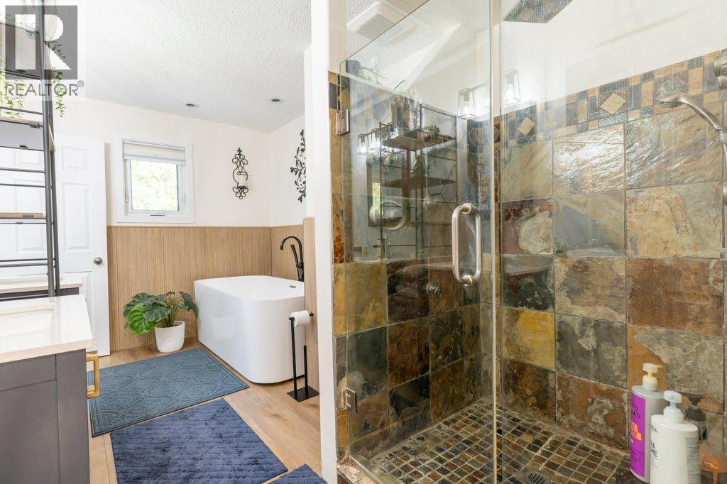 Single Family House 5 Level for Sale in   Street SE Connaught Medicine Hat 