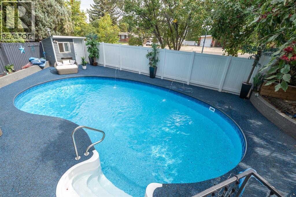 Single Family House 5 Level for Sale in   Street SE Connaught Medicine Hat 